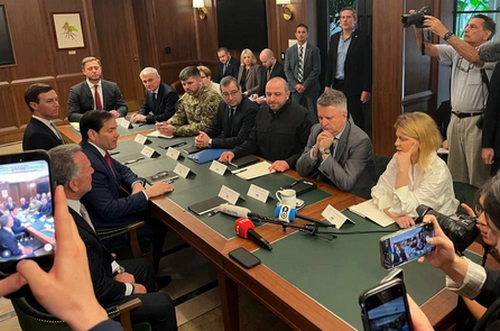 На столі перемовин у Маямі графік виборів в Україні та "обмін територіями", - WSJ 